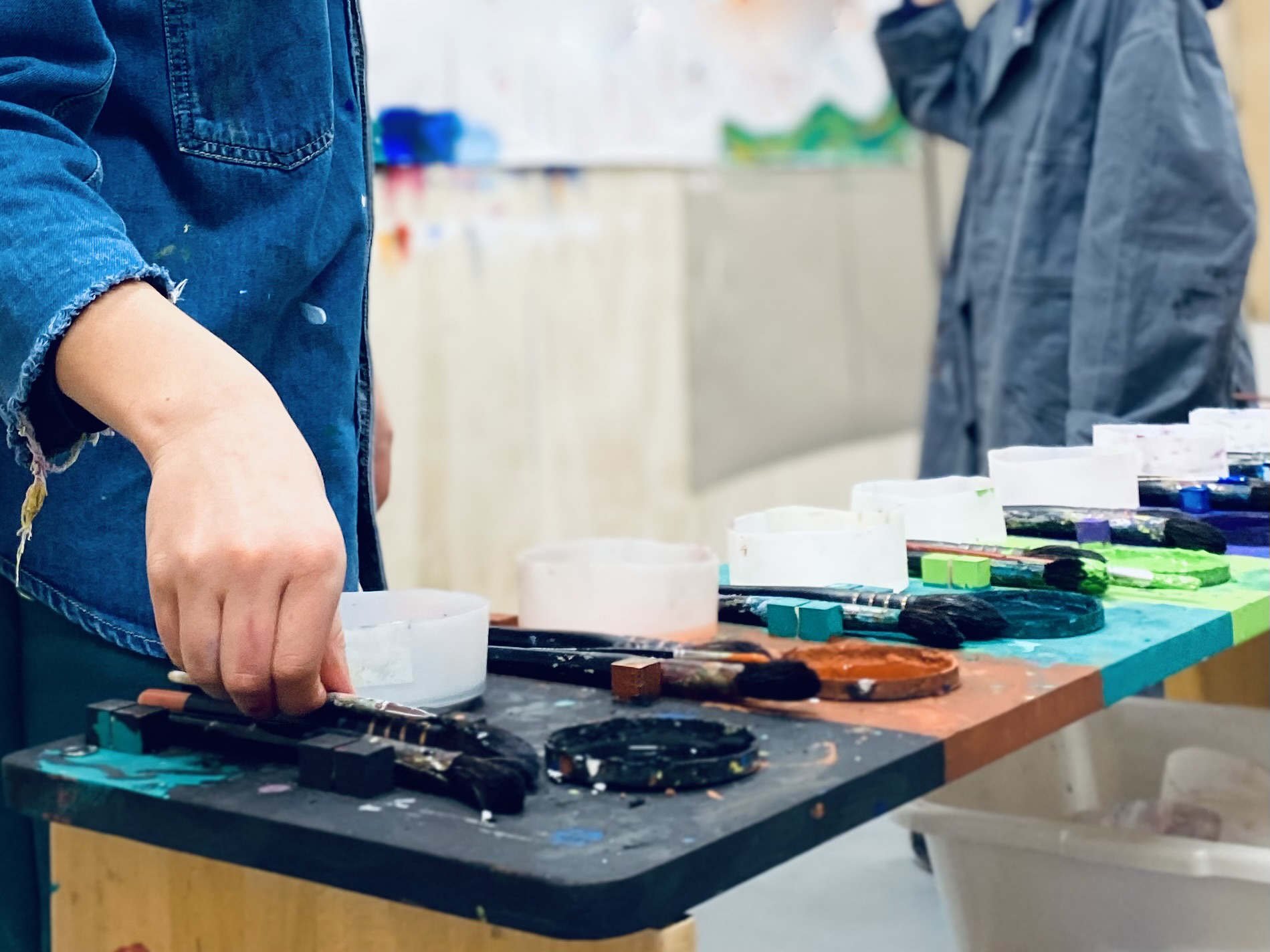 Entdecke Linolschnitt & Modelieren im Malraum7 Münster. Kreative Kurse für Kinder in den Osterferien 2026. Jetzt Platz sichern!